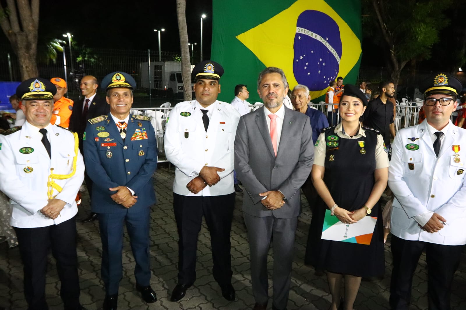 Secretário-Chefe e agentes da Casa Militar do Ceará são agraciados na solenidade alusiva ao centenário do Corpo de Bombeiros Militar do Estado do Ceará